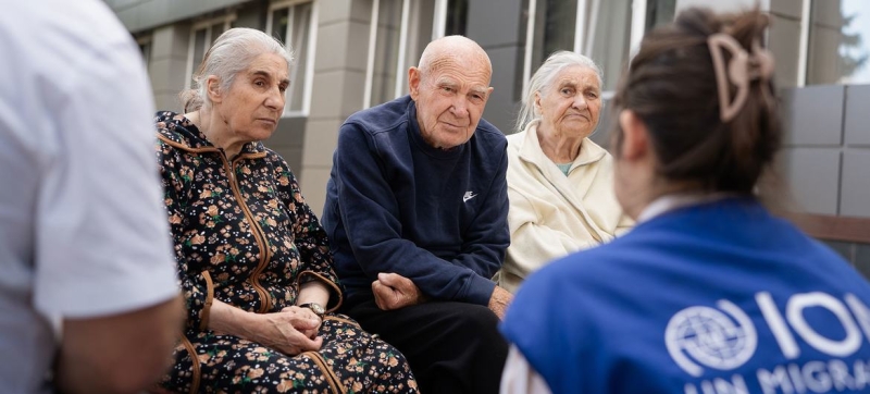 Юрий (в центре) получает в Кишиневе психологическую поддержку, которая помогает ему справляться с одиночеством.
